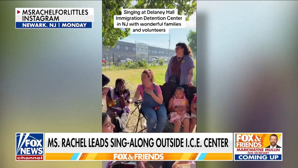 Ms. Rachel leads sing-along at NJ ICE facility