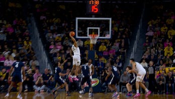 Michigan's Yaxel Lendeborg powers to the rim for a THUNDEROUS slam vs. Penn State