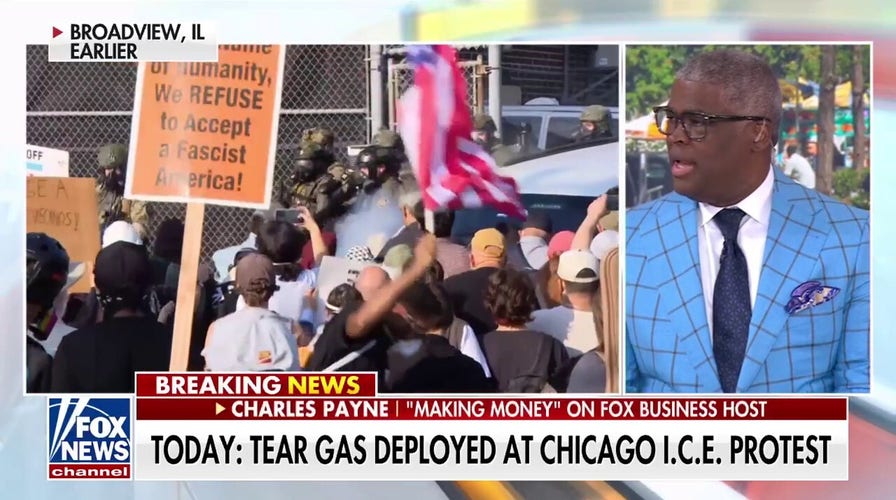 ICE deploys tear gas as Chicago protesters block vehicles
