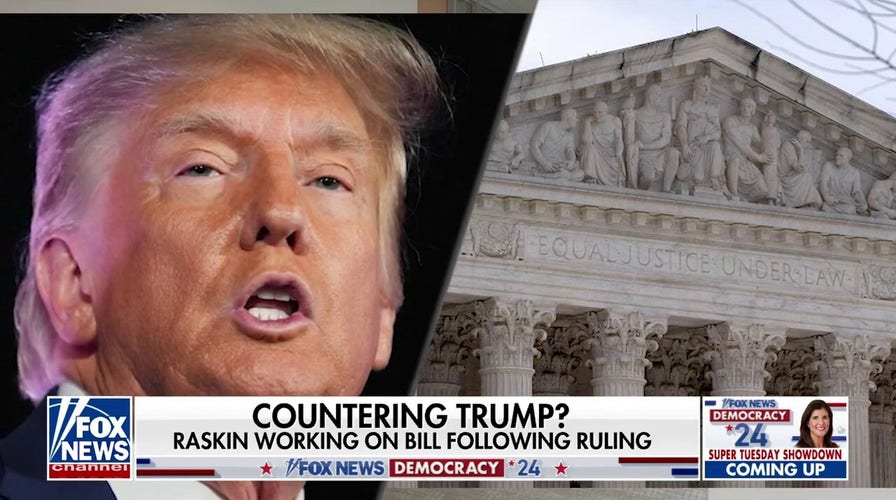 Voters gather to support Donald Trump ahead of Super Tuesday