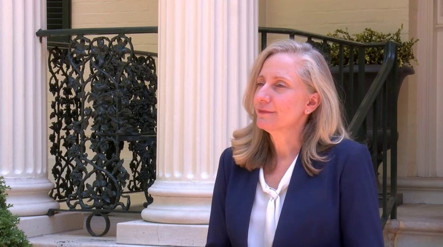 Virginia Gov. Spanberger addresses reporters on redistricting, illegal immigration