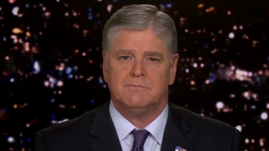 Sean Hannity: Fans should loudly and proudly sing national anthem and ‘take their sports back’