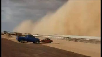 Dust storms in Arizona impact Phoenix area, briefly close Interstate 10