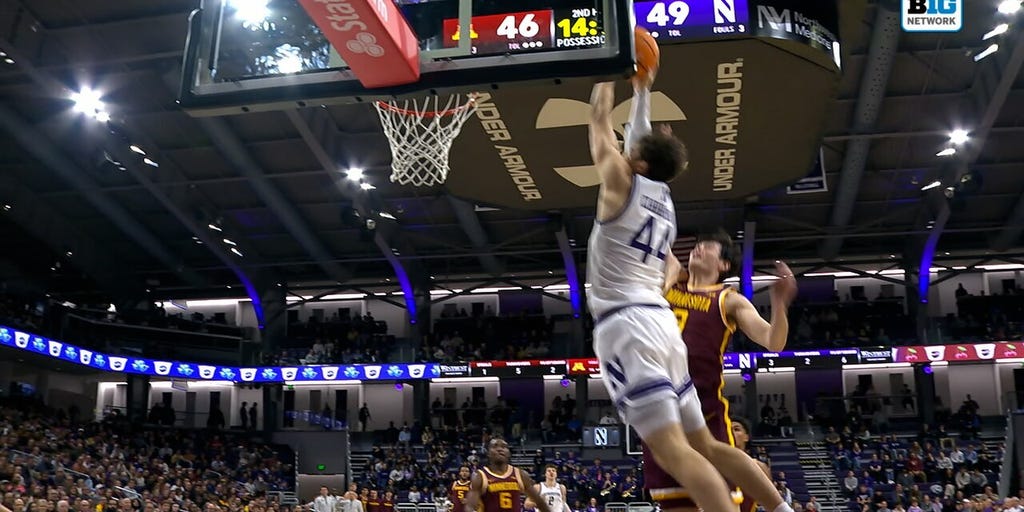 Northwestern’s Angelo Ciaravino THROWS DOWN alley-oop dunk vs. Minnesota
