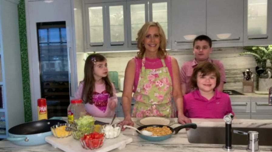 Melissa Francis and her kids make a Taco Bell-inspired ‘Crunch Wrap Supreme’