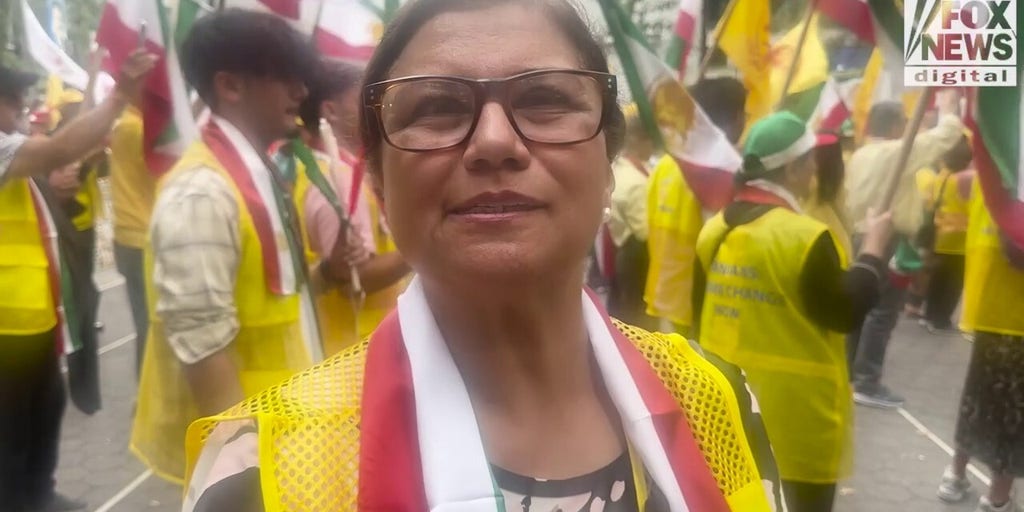 Iranian protesters outside UNGA denounce regime speech, demand democracy