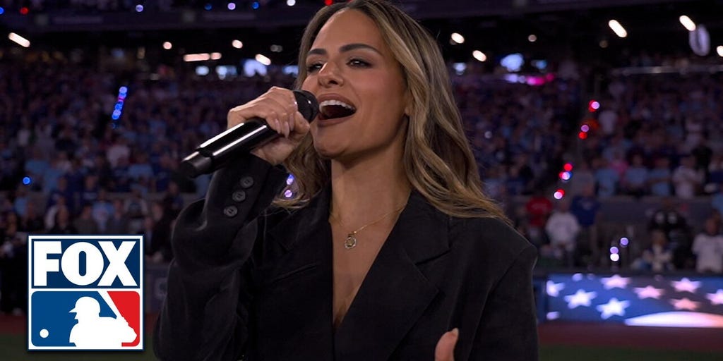 Pia Toscano and Noah Reid perform National Anthems 🇺🇸🇨🇦 ahead of World Series Game 7