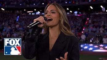 Pia Toscano and Noah Reid perform National Anthems 🇺🇸🇨🇦 ahead of World Series Game 7