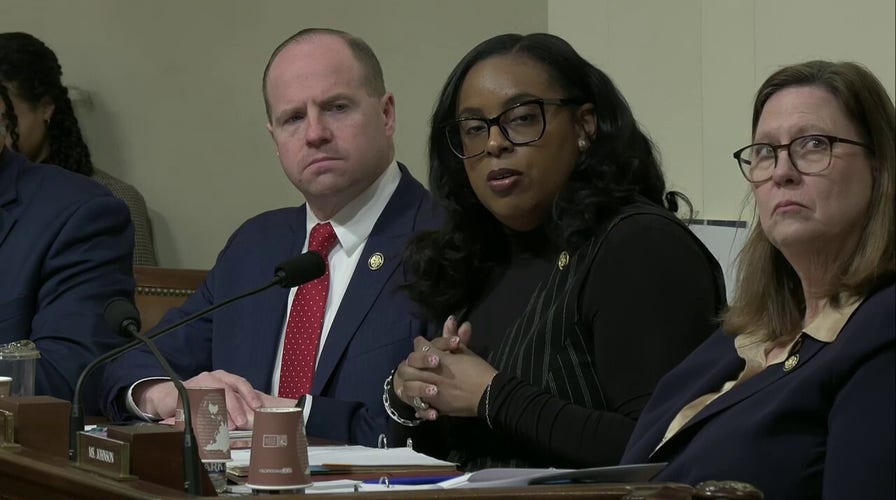 Democratic congresswoman blasted aft  asking ICE main  if helium  is going to hell