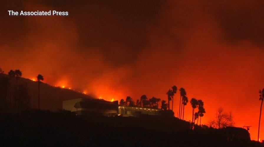 Franklin wildfire threatens, blazes through Malibu community 