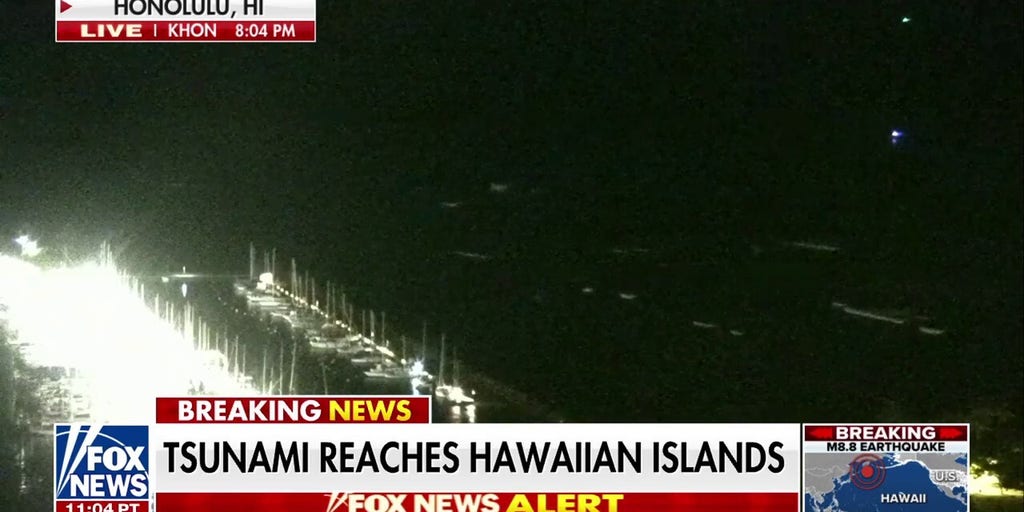 Tsunami waves reach Hawaii after earthquake strikes Russia