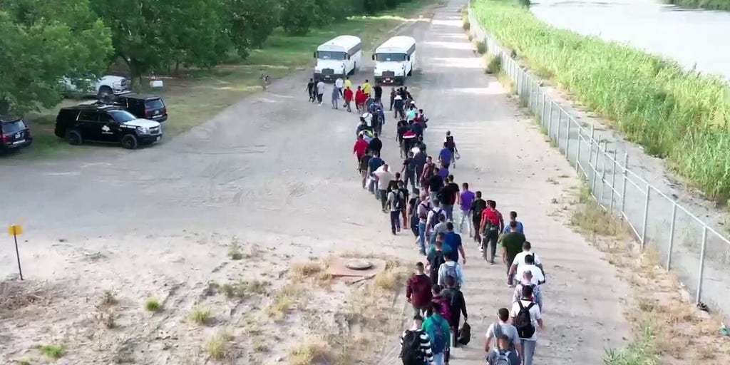 Drone Footage Shows Migrants Walking Across The Us Mexico Border Fox News Video 