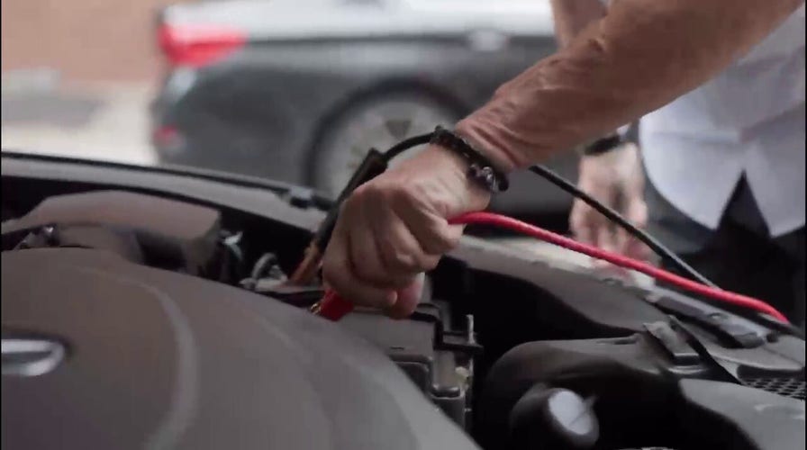 NYC mayoral candidate Andrew Cuomo ad shows him helping jump-start a vehicle