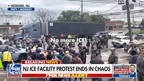 Democrats criticized for Memorial Day ICE protest as 'political stunt'