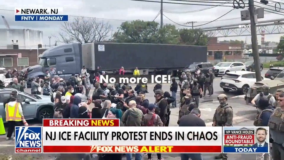 Democrats criticized for Memorial Day ICE protest as 'political stunt'