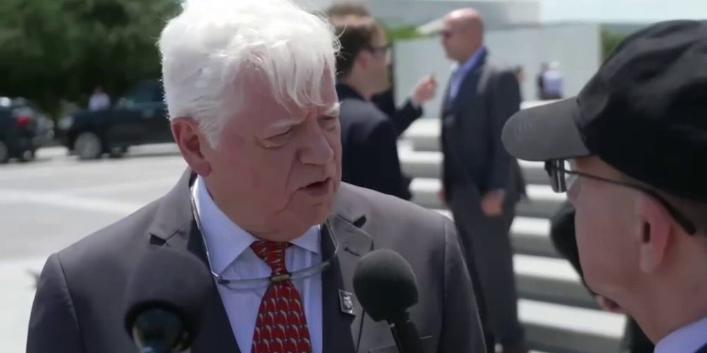 WATCH: House Dem clashes with Fox reporter over socialist candidates’ threat to Jeffries speakership