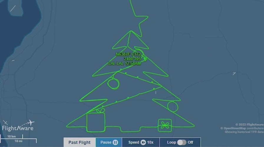 Florida pilot flies in Christmas tree pattern