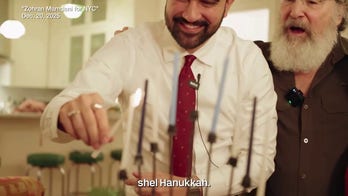 Zohran Mamdani joins Mandy Patinkin in Hanukkah celebration