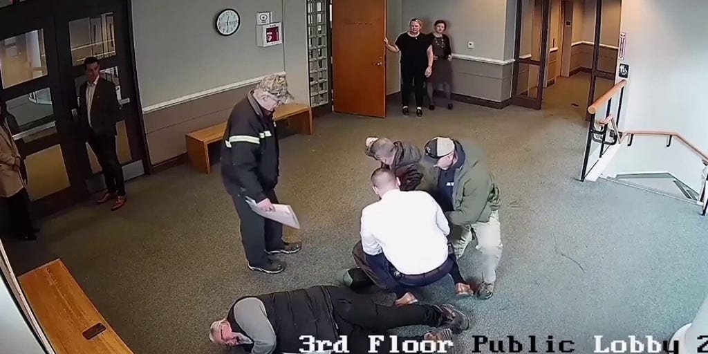 Venezuelan man tackled by federal agents at New Hampshire courthouse: video