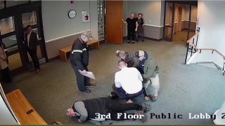 Agentes federales abordan a un venezolano en el tribunal de New Hampshire: vídeo