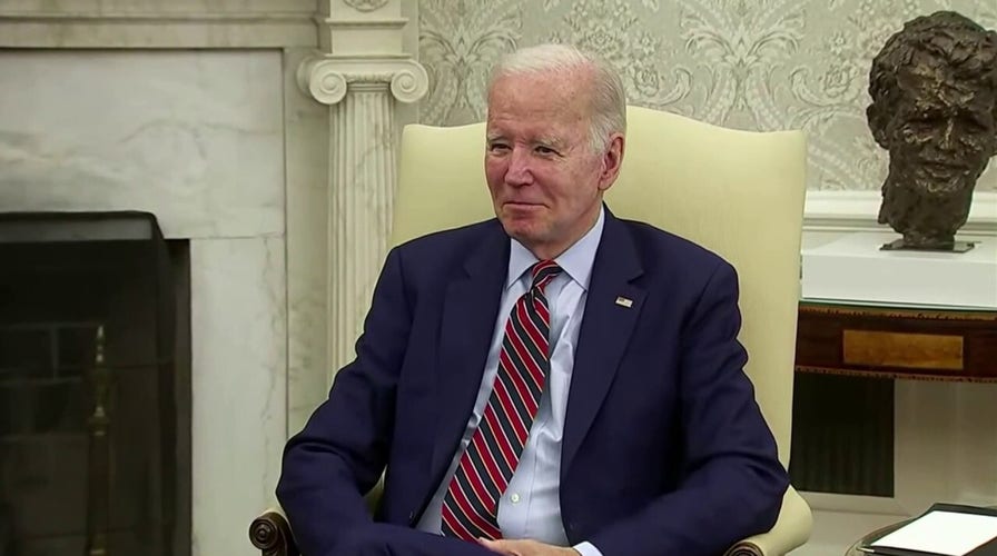 White House aides usher away reporters as Biden takes zero questions