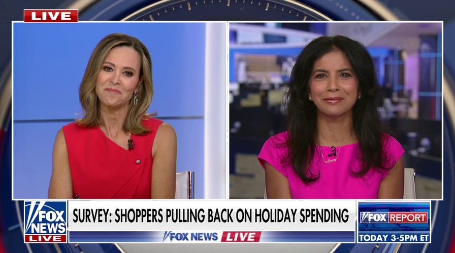 Americans cut back on holiday spending for first time since 2020