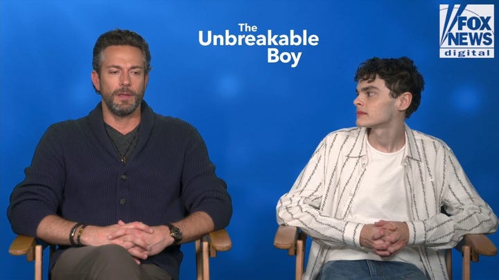 Zachary Levi dice que un gran liderazgo requiere "integridad" a la luz de los recientes incendios forestales de Los Ángeles