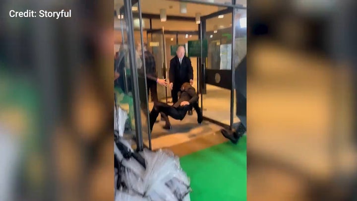‘Wicked’ star falls during premiere