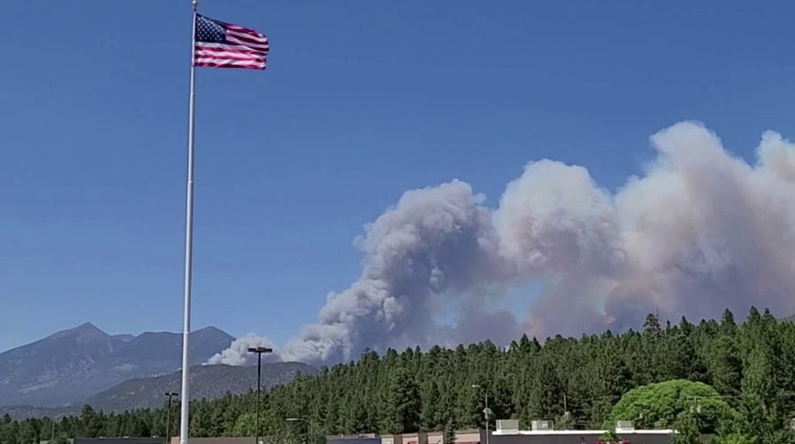 Footage of wildfire currently spreading across Arizona