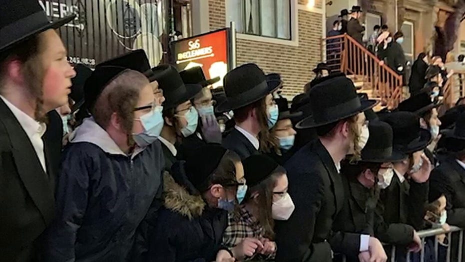 De Blasio under fire for message to Jewish community after NYC funeral gathering