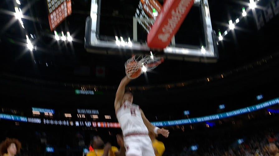 Andrej Stojaković goes coast to coast for TOUGH slam dunk, extending Illinois' lead over Missouri 