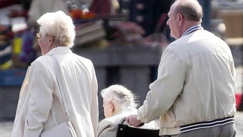 Klobuchar, Moran introduce bill to protect senior citizens from scams, fraud amid coronavirus