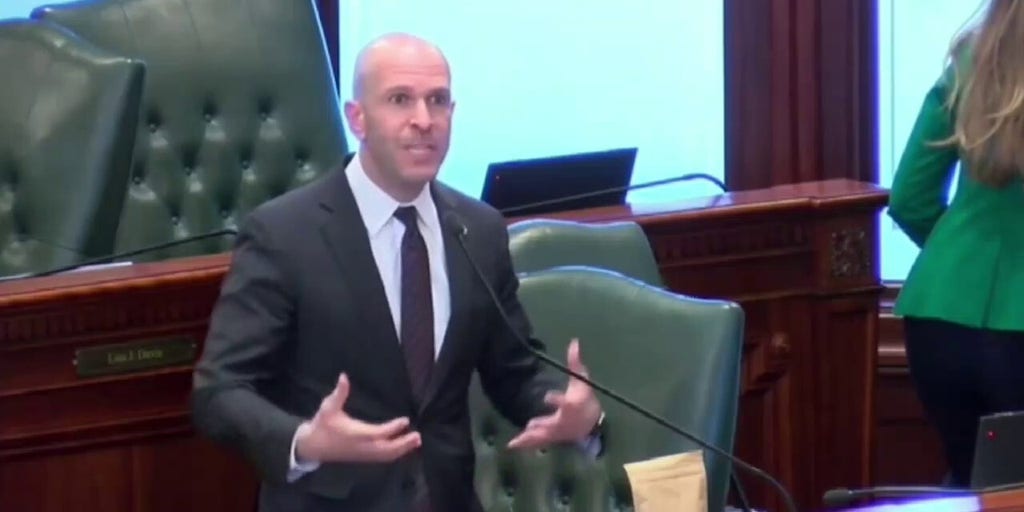 Democratic Illinois state lawmaker says alleged situation involving girls being forced to change with transgender is 'a lie'