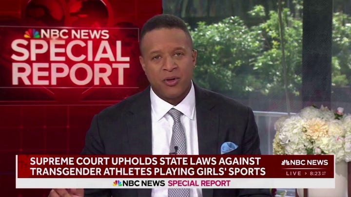 Un presentador de la NBC avisa a los espectadores de que usará la expresión «hombre biológico» durante la cobertura de la sentencia del Tribunal Supremo