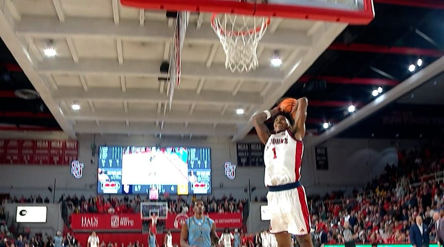Dillon Mitchell gets steal and finishes with dunk on the other end, extending St. John’s lead over Quinnipiac