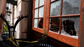 Students smash windows at Hamilton Hall, take over building - Fox News
