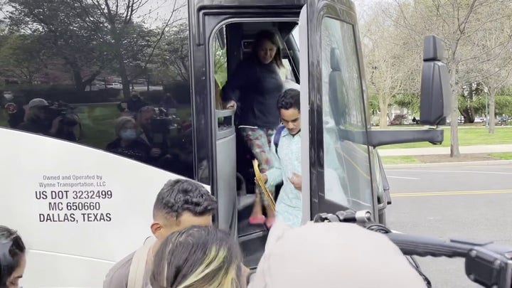 Fourth bus from Texas drops of migrants in DC