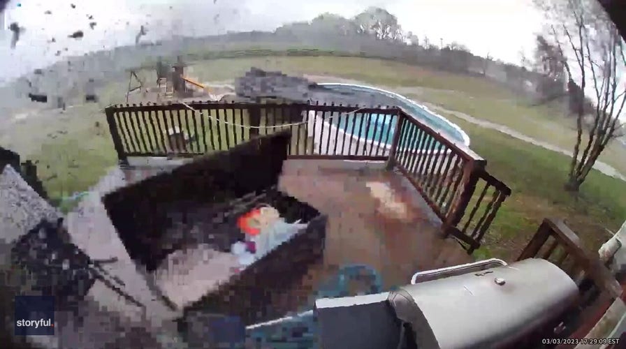 Tornado tears through Ohio backyard