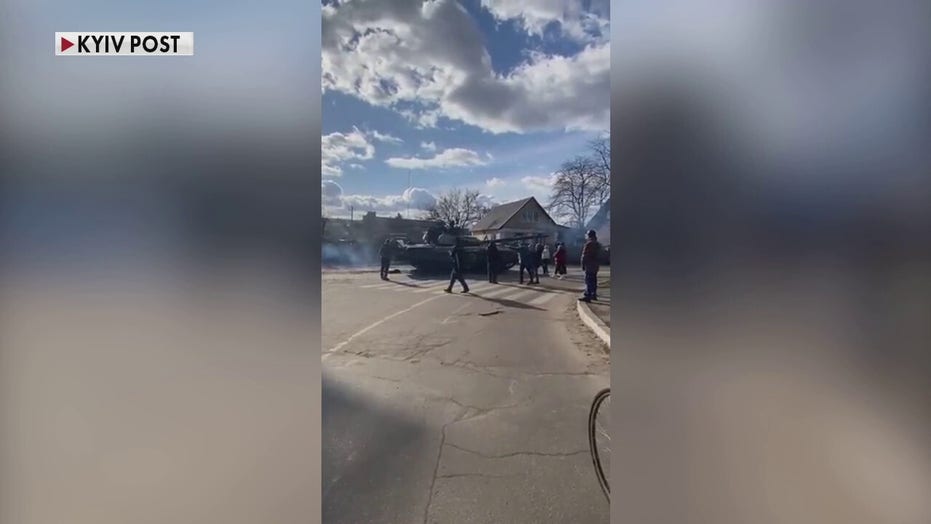 Ukrainian man tries to stop Russian tank with his own body