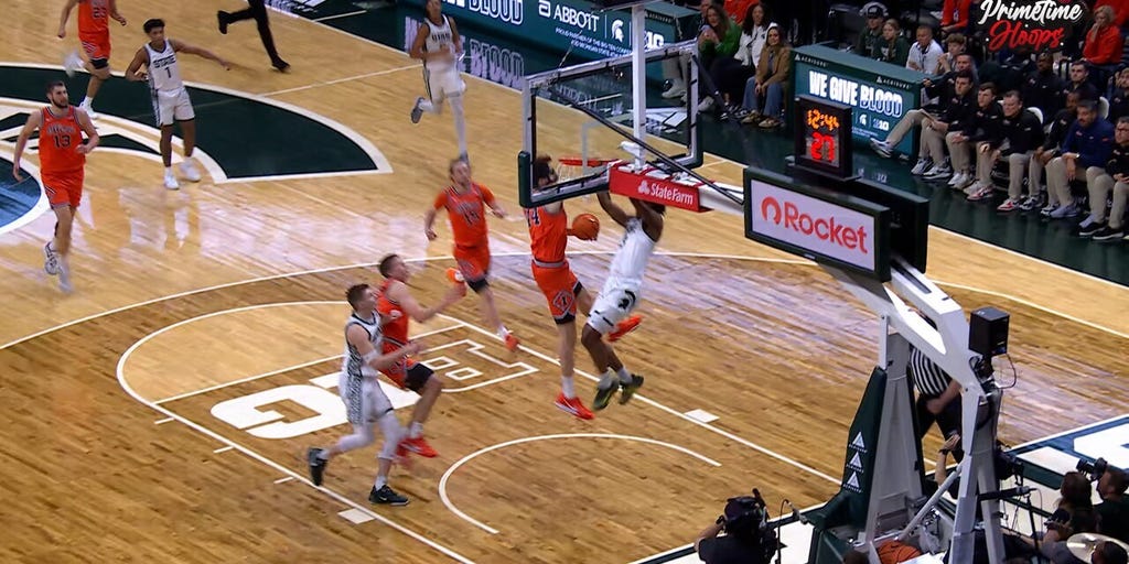Michigan State’s Cam Ward Flies Down the Court for Slam Dunk vs. Illinois