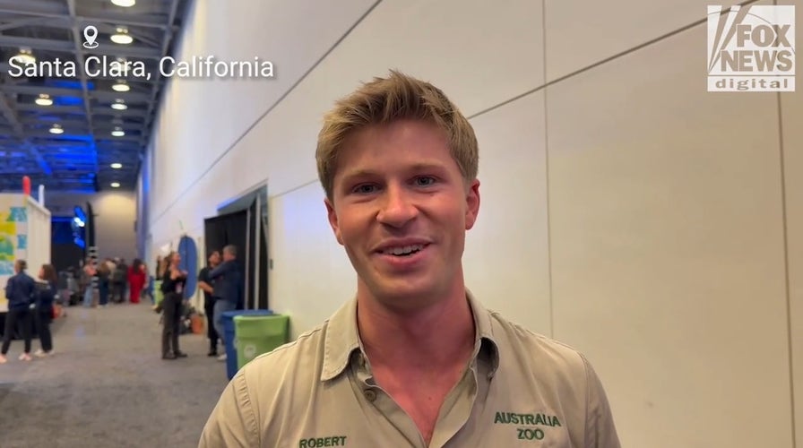 Robert Irwin is cheering for the Seattle Seahawks astatine  this year's Super Bowl