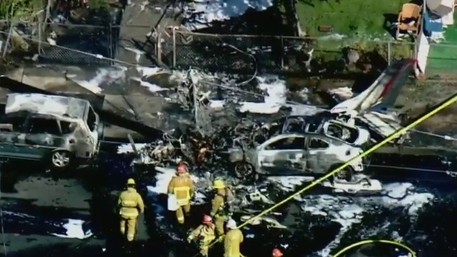 Small plane crashes into Los Angeles neighborhood | Fox News