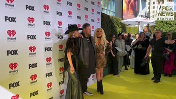 Jelly Roll and Lainey Wilson walk the red carpet together