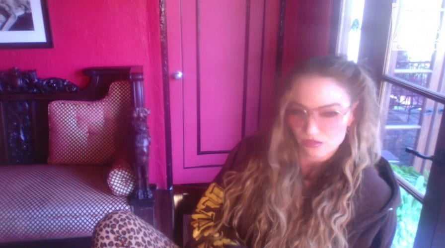 'Sopranos' star Drea de Matteo says James Gandolfini gave out expensive gifts during the show's run