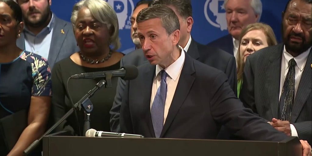 In redistricting fight with Trump and GOP, DNC chair Martin vows to bring 'knife to a knife fight'