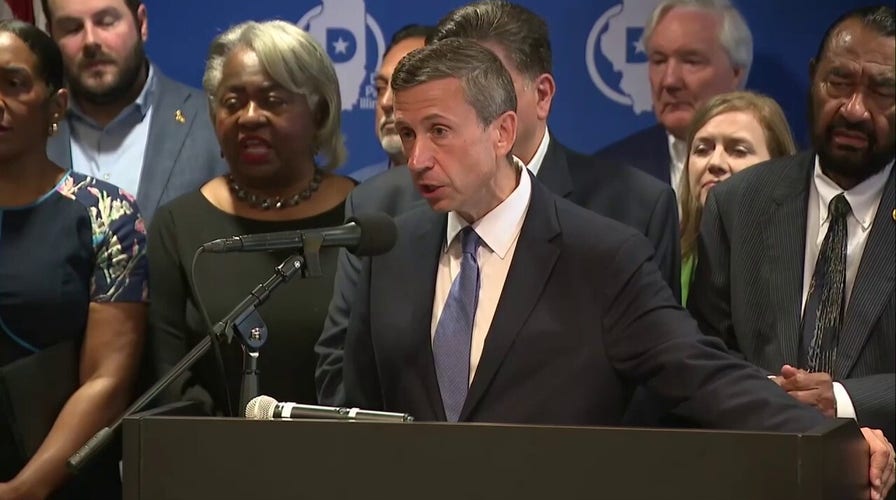 In redistricting fight with Trump and GOP, DNC chair Martin vows to bring 'knife to a knife fight'