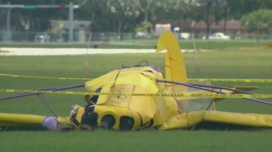 Florida banner plane crashes on airfield