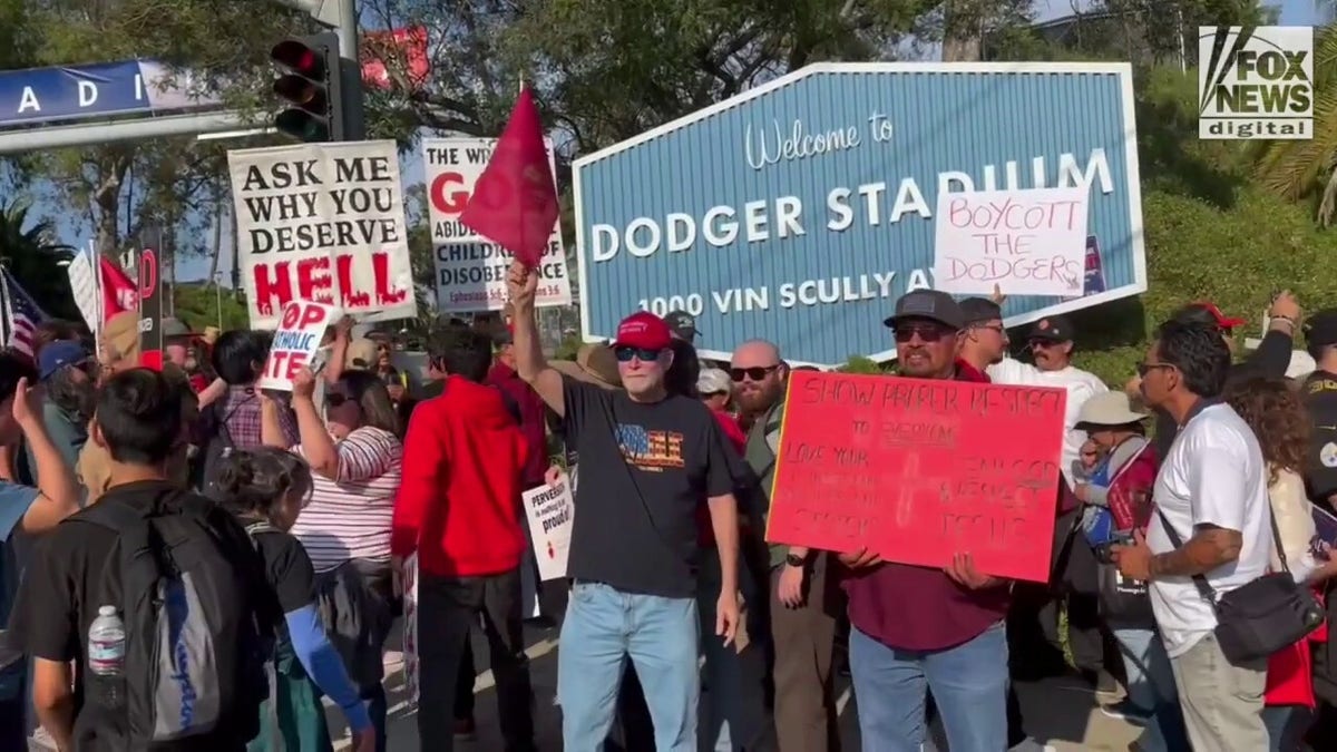 Dodgers' honoring of Sisters of Perpetual Indulgence sparks prayer and  protest – Daily News