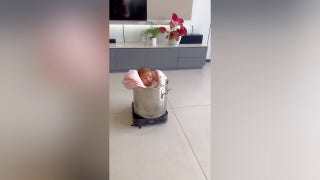 Clever dad discovers relaxing routine that instantly soothes his baby