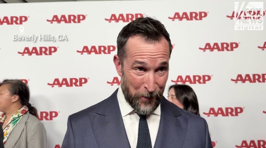 ‘The Pitt’ prima  Noah Wyle shares however  George Clooney acceptable   an illustration  for him connected  ‘ER’ set